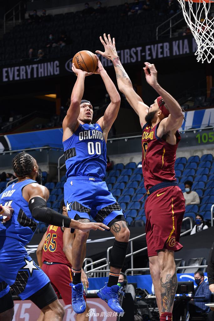  托里布莱克采访两个黑人拳击手 