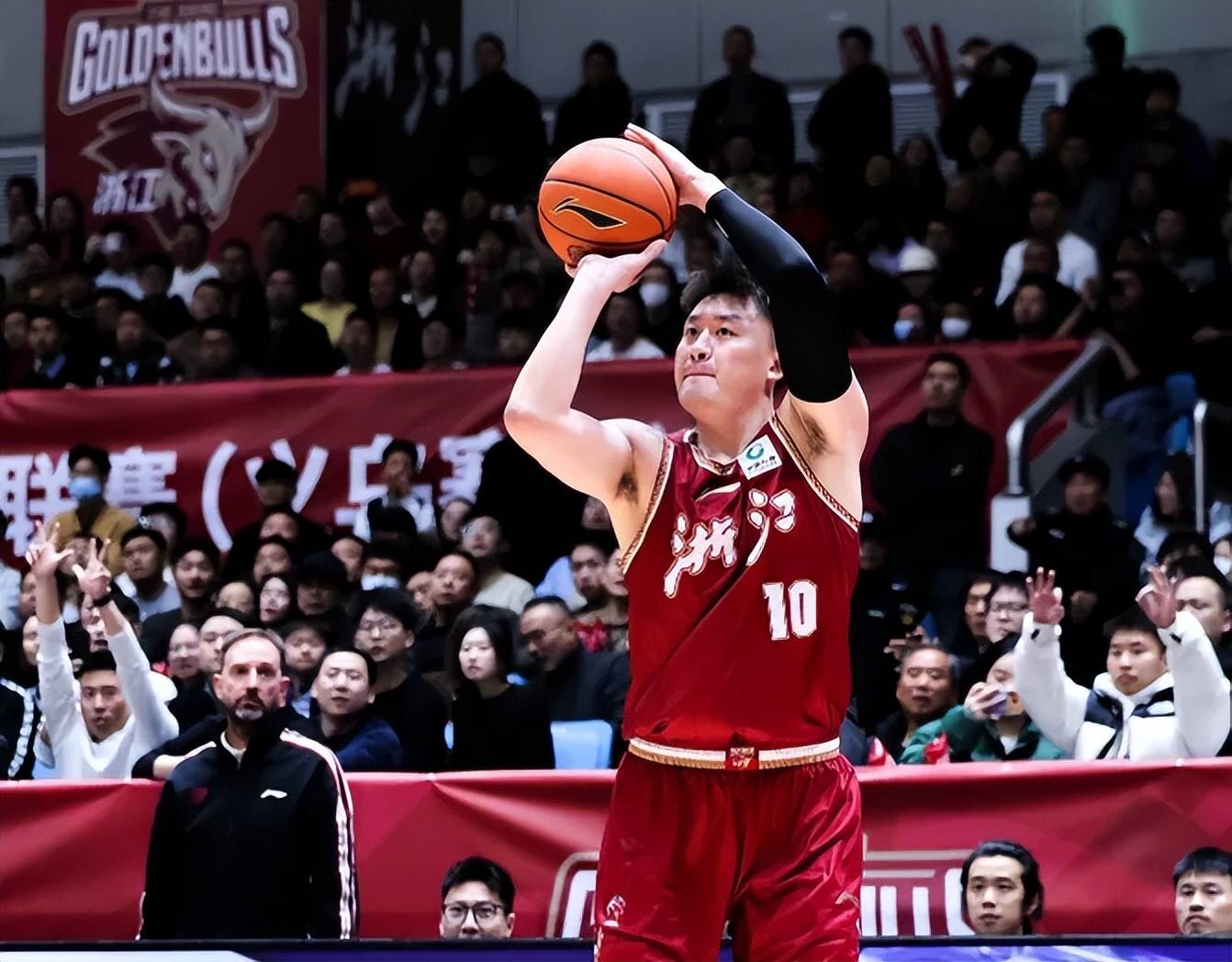  集结日那不勒斯外线爆发浙江稠州围绕NBA季后赛状态回暖，纽卡斯尔官宣签约看傻球迷